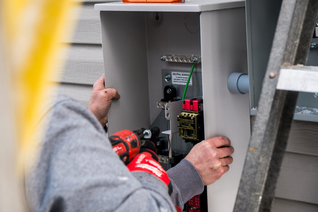 Electic-Generator-installation-Servern